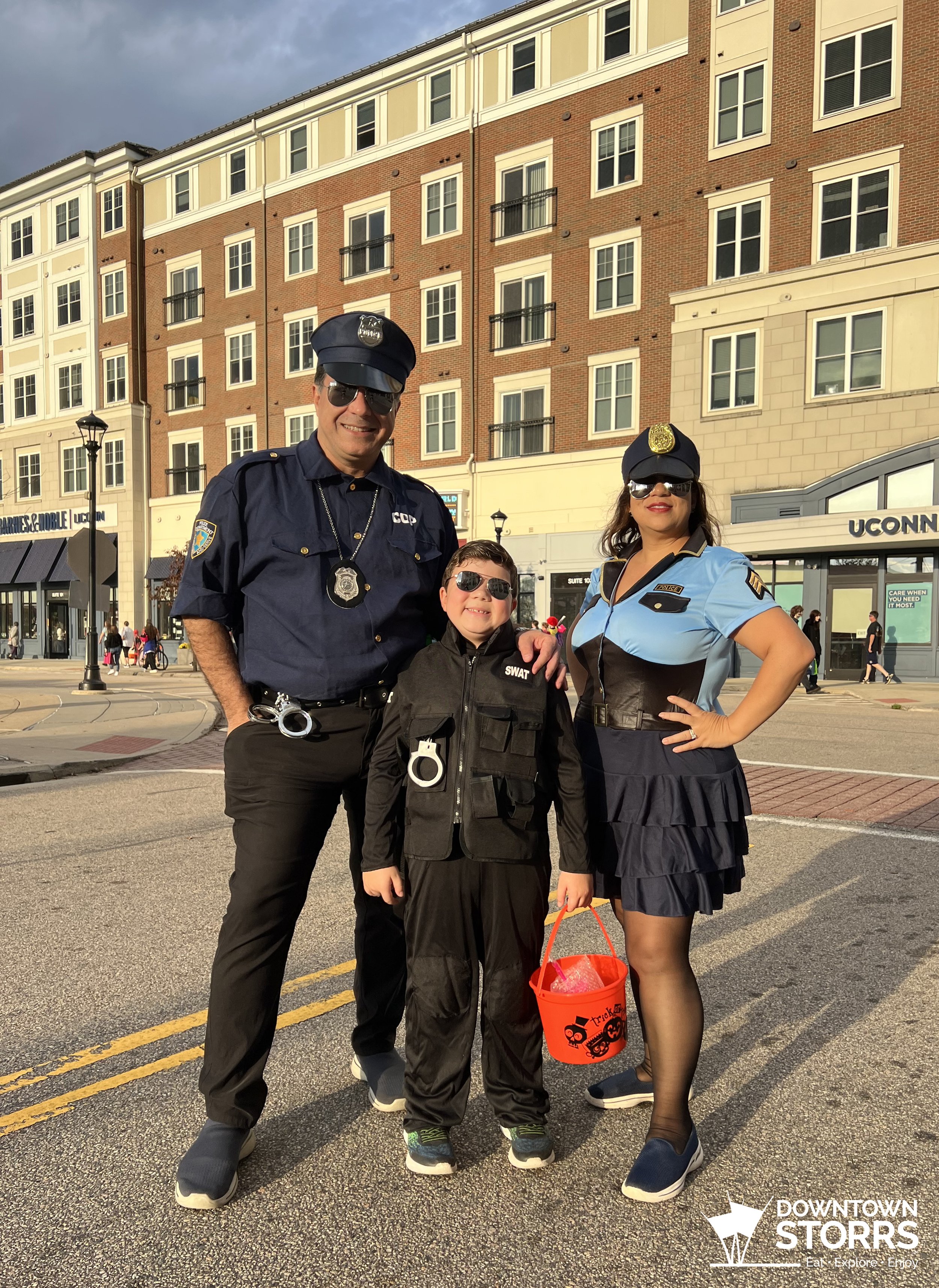 20231028_Halloween_Paterson (117)_police family.jpg