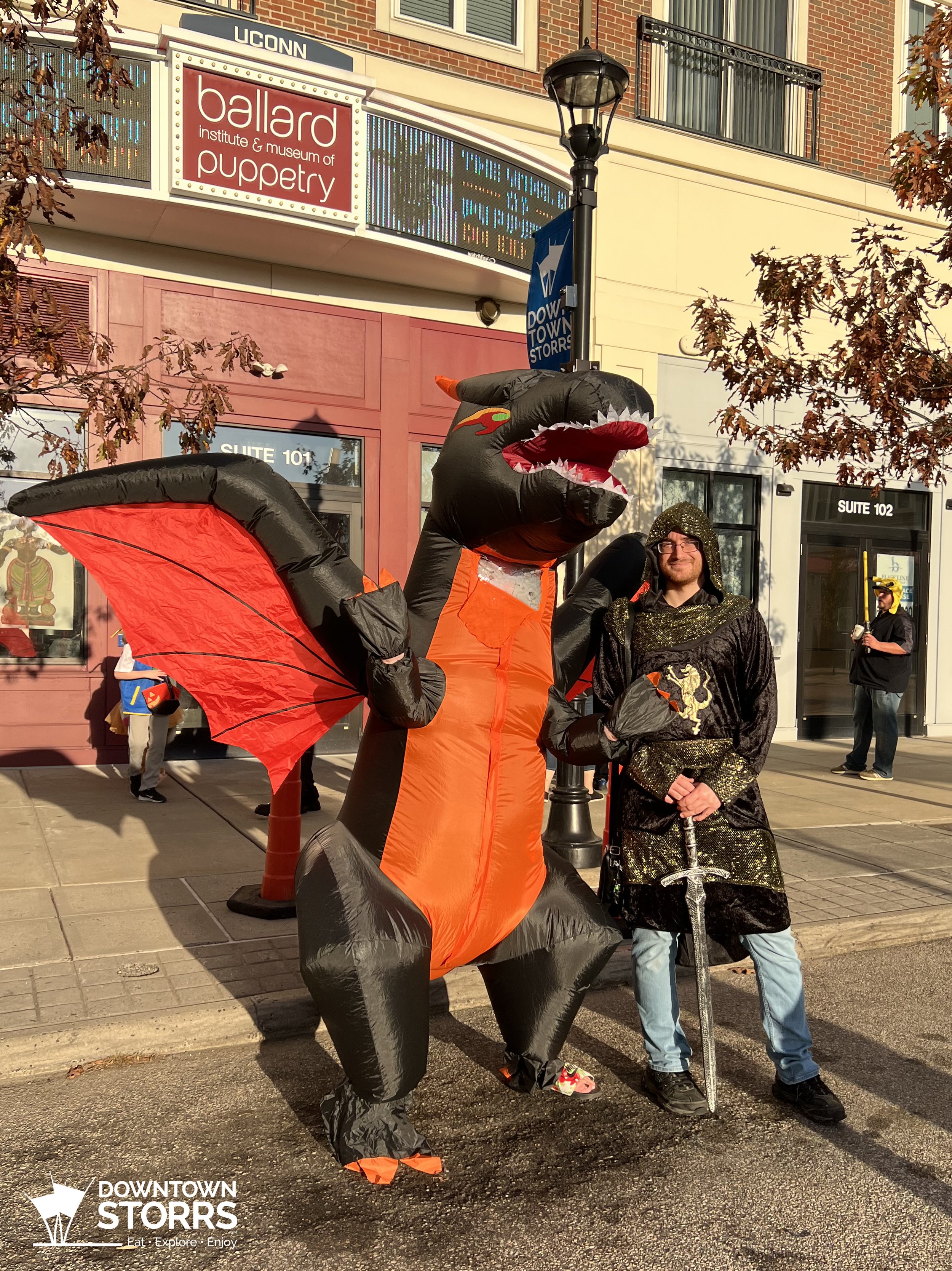 20231028_Halloween_Paterson (126)_knight and dragon.jpg