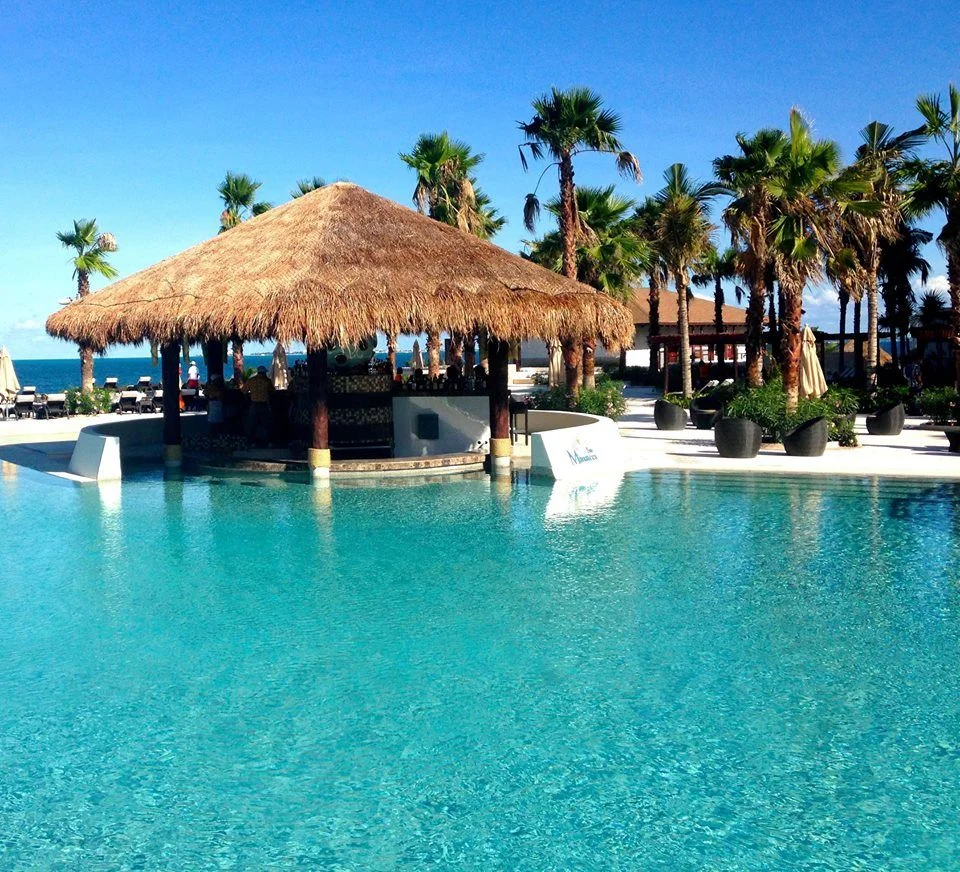 playa-mujeres-pool-bar.jpg
