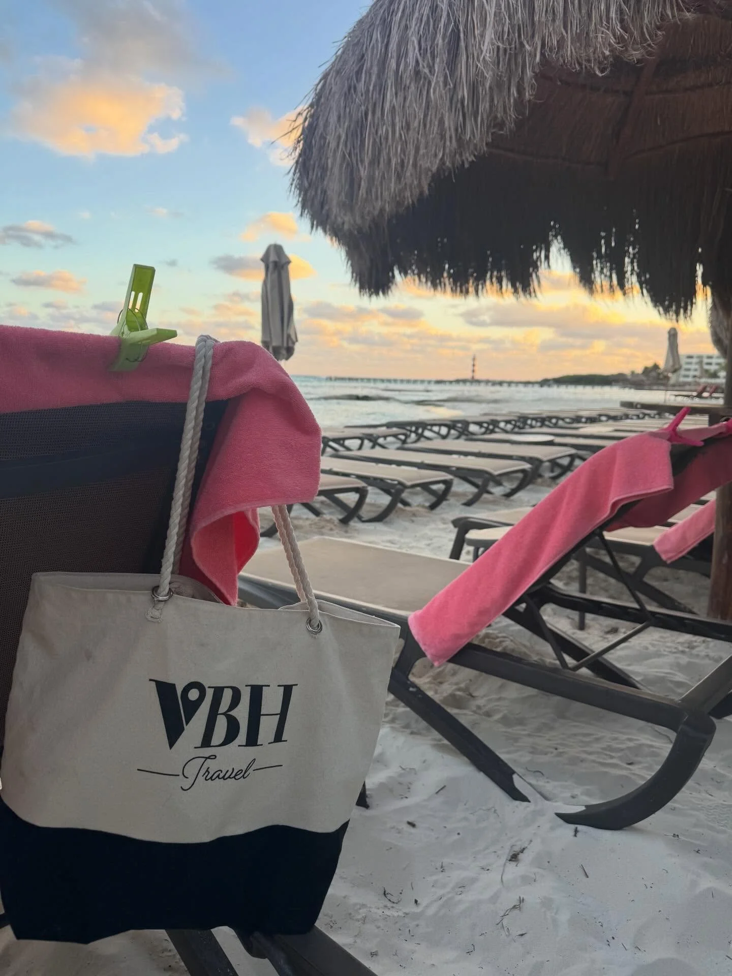 The early bird with the towel clips gets the prime palapa on the beach&hellip; I must admit I hate the towel game as much as anyone else, but if you can&rsquo;t beat it, you play it. Waking up for our second full day here and having a lovely stay! @g