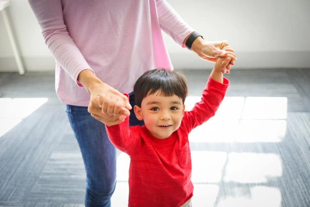 Photo_Kindermusik_MadelineThibodeauxStudio-2018_toddler-boy-smiling-Asian_Level2_2520x1680-1024x683.jpg