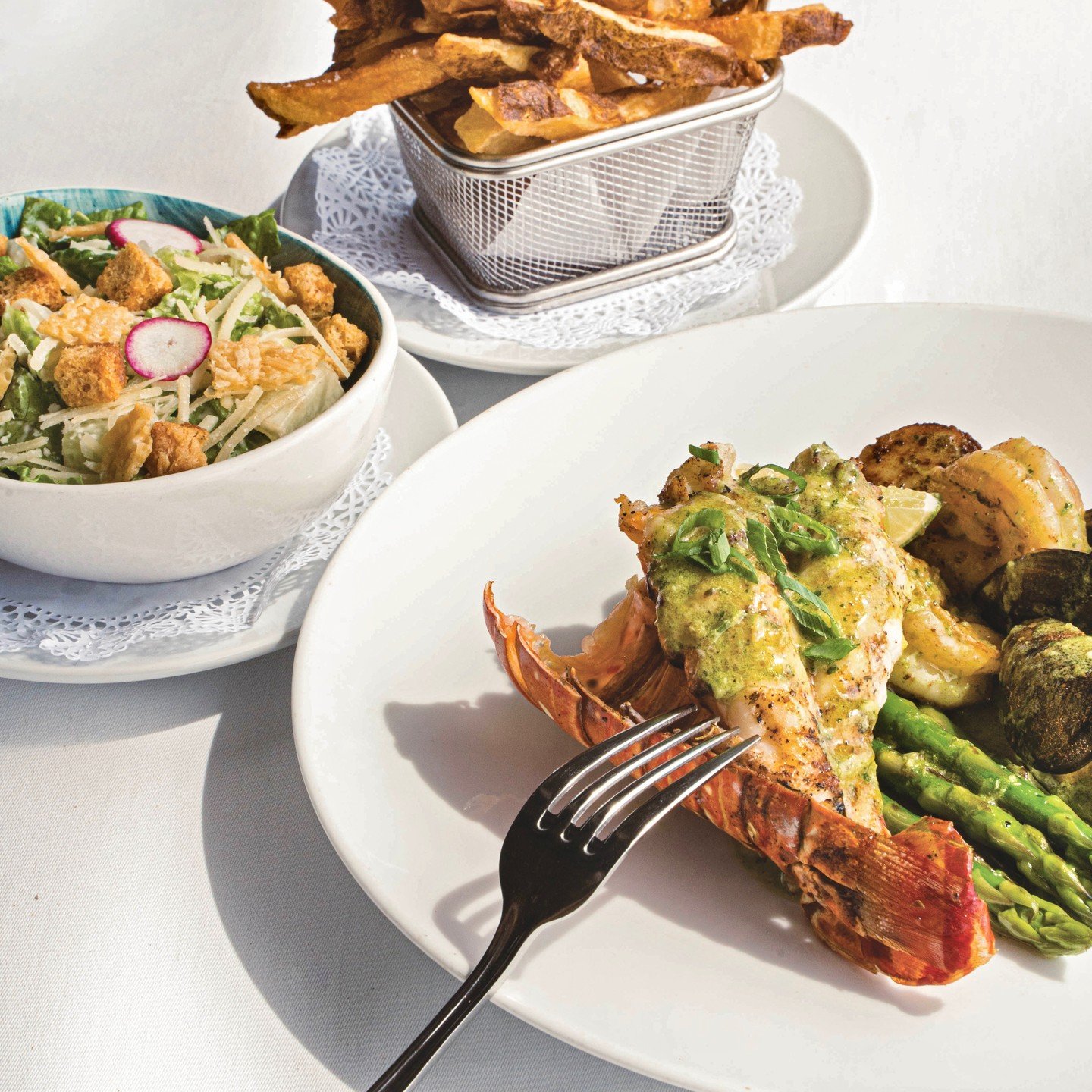 The Tides Restaurant
..
The Tides Restaurant is a charming fine dining restaurant and art gallery located on the edge of the spectacular turquoise waters in Holetown, on the West Coast of Barbados.
..
It is one of the island&rsquo;s leading restauran