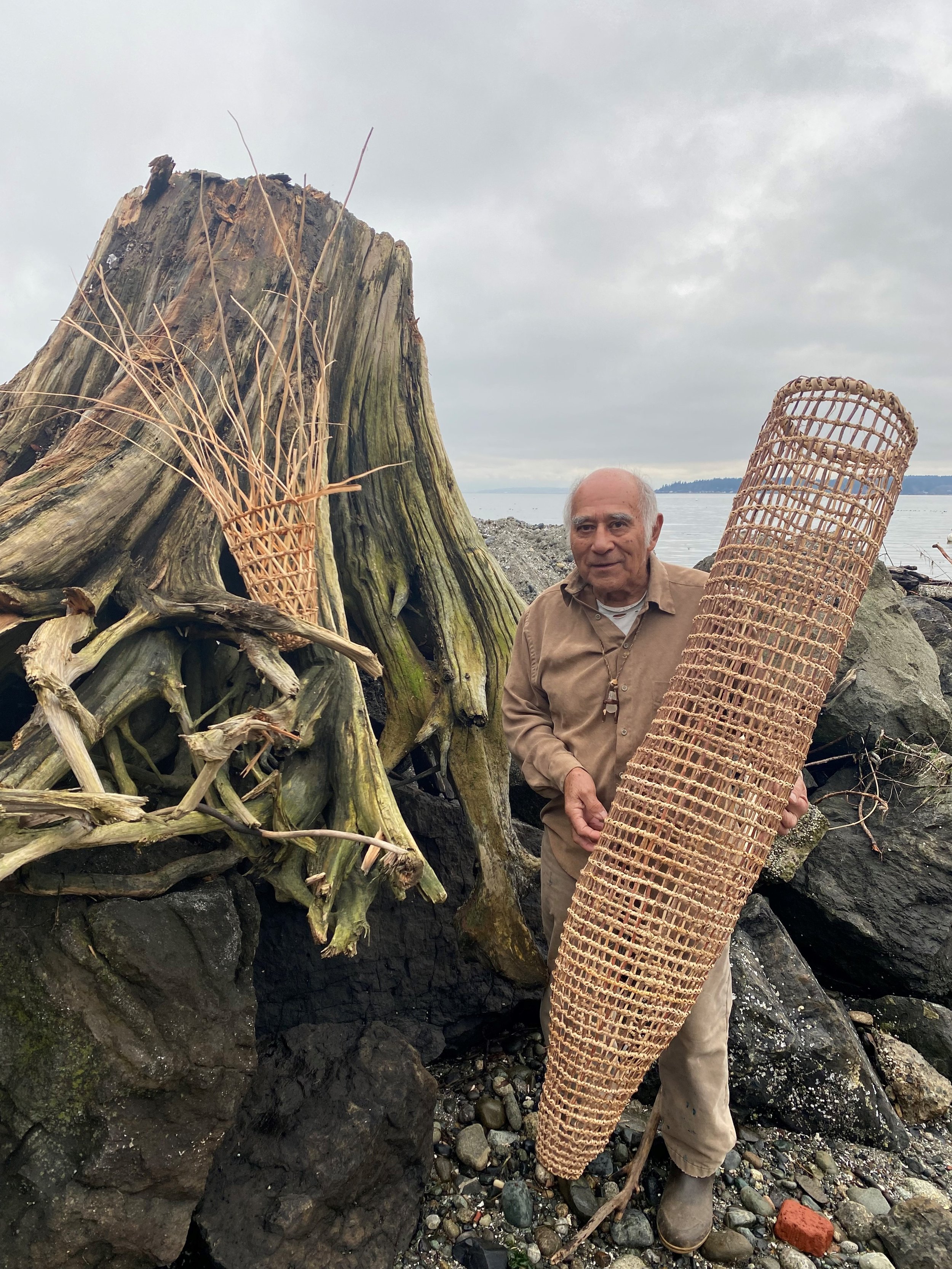 Ed Potrait and finished basket Photo by Dale Croes.jpg