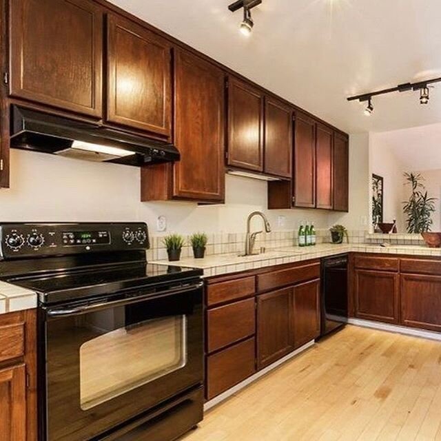This kitchen update that was just completed and is a great example that a well planned face-lift will feel like a brand new room in your home without having to demo down to the studs! Cabinets remain and were painted with new hardware and hinges. All