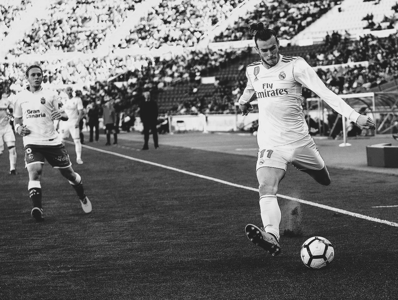 Gareth Bale crosses a ball for Real Madrid in La Liga