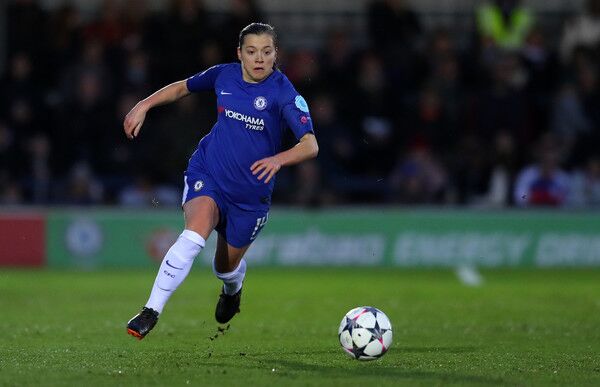 Chelsea Women's player Fran Kirby dribbling against Arsenal Ladies