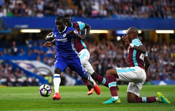 Kante dribbling for Chelsea in the English Premier League (EPL) against West Ham players