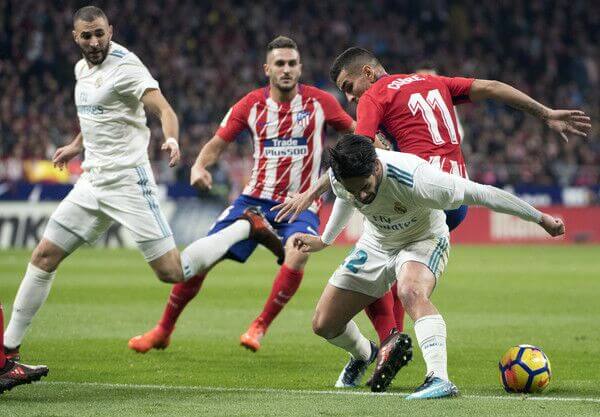 Isco and Benzema battle with Koke and Correa, as Real Madrid battle Atletico Madrid in La Liga