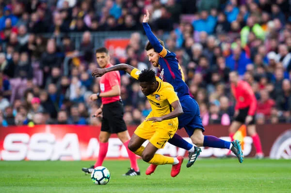 Lionel Messi of FC Barcelona fouls Thomas Partey of Atletico de Madrid during the La Liga match between Barcelona and Atletico Madrid at Camp Nou on March 4, 2018 in Barcelona, Spain. (March 3, 2018 - Source: Alex Caparros/Getty Images Europe)