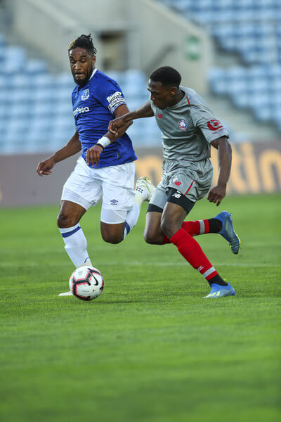 Ashley Williams of Everton FC (L) vies with Lebo Mothiba of LOSC Lille (R) for the ball possession during the match between Everton FC and LOSC Lille for Algarve Football Cup 2018 at Estadio do Algarve on July 21, 2018 in Faro, Portugal. (July 20, 2018 - Source: Carlos Rodrigues/Getty Images Europe)