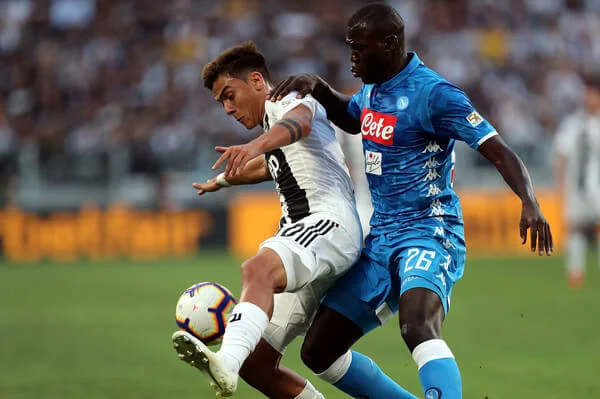 Paulo Dybala of Juventus battles for the ball with Kalidou Koulibaly of SSC Napoli during the Srie A match between Juventus and SSC Napoli at Allianz Stadium on September 29, 2018 in Turin, Italy. (Sept. 28, 2018 - Source: gabriele maltinti/Getty Images Europe)