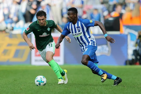 Salomon Kalou (R) of Berlin battles for the ball with Milos Veljkovic of Bremen during the Bundesliga match between Hertha BSC and SV Werder Bremen at Olympiastadion on September 10, 2017 in Berlin, Germany. (Sept. 9, 2017 - Source: Matthias Kern/Bongarts)