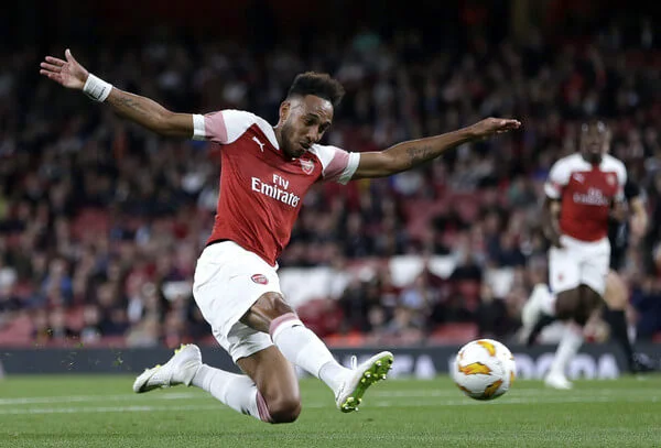 Pierre-Emerick Aubameyang of Arsenal scores his team's first goal during the UEFA Europa League Group E match between Arsenal and Vorskla Poltava at Emirates Stadium on September 20, 2018 in London, United Kingdom. (Sept. 19, 2018 - Source: Henry Browne/Getty Images Europe)