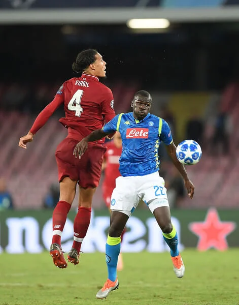 Paulo Dybala of Juventus battles for the ball with Kalidou Koulibaly of SSC Napoli during the Srie A match between Juventus and SSC Napoli at Allianz Stadium on September 29, 2018 in Turin, Italy. (Sept. 28, 2018 - Source: gabriele maltinti/Getty Images Europe)