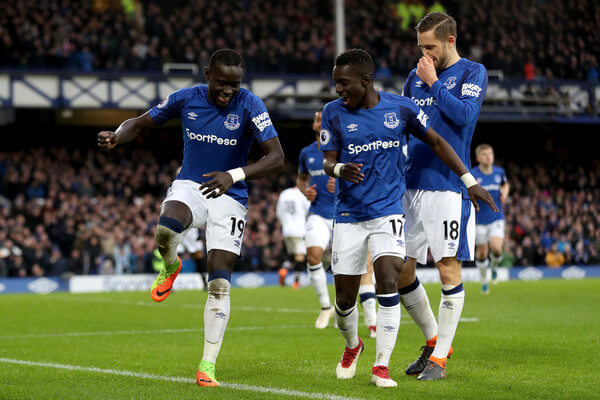 Oumar Niasse of Everton celebrates scoring his side's second goal with Idrissa Gueye and Gylfi Sigurdsson during the Premier League match between Everton and Crystal Palace at Goodison Park on February 10, 2018 in Liverpool, England. (Feb. 9, 2018 - Source: Mark Robinson/Getty Images Europe)