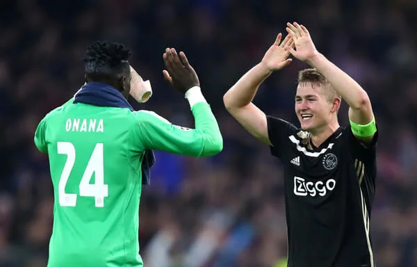 Andre Onana of Ajax and Matthijs de Ligt of Ajax celebrate following their sides victory in the Group E match of the UEFA Champions League between Ajax and SL Benfica at Johan Cruyff Arena on October 23, 2018 in Amsterdam, Netherlands. (Oct. 22, 2018 - Source: Dean Mouhtaropoulos/Getty Images Europe)