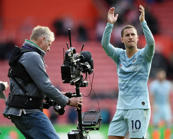 Eden Hazard of Chelsea applauds fans after the Premier League match between Southampton FC and Chelsea FC at St Mary's Stadium on October 7, 2018 in Southampton, United Kingdom. (Oct. 6, 2018 - Source: Mike Hewitt/Getty Images Europe)