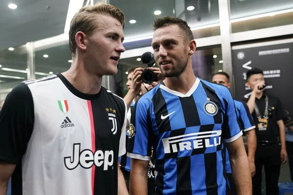 Matthijs de Ligt of Juventus and Marcelo Brozovic of FC Internazionale talk prior to the International Champions Cup match between Juventus and FC Internazionale at the Nanjing Olympic Center Stadium on July 24, 2019 in Nanjing, China. (July 23, 2019 - Source: Getty Images AsiaPac)