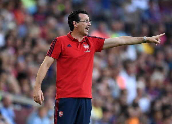 Manager Unai Emery of Arsenal directs his players during the Joan Gamper trophy friendly match between FC Barcelona and Arsenal at Nou Camp on August 04, 2019 in Barcelona, Spain. (Aug. 3, 2019 - Source: Getty Images Europe)