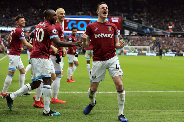 Declan Rice of West Ham United celebrates scoring the winning goal with team mates during the Premier League match between West Ham United and Arsenal FC at London Stadium on January 12, 2019 in London, United Kingdom. (Jan. 11, 2019 - Source: Marc Atkins/Getty Images Europe)