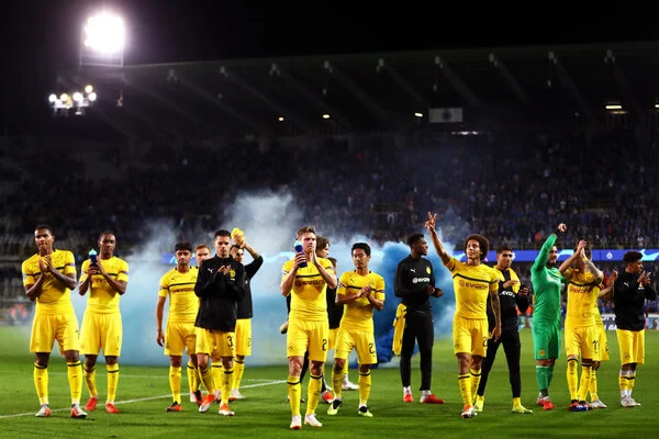 Borussia Dortmund players celebrate victory at full-time after the Group A match of the UEFA Champions League between Club Brugge and Borussia Dortmund at Jan Breydel Stadium on September 18, 2018 in Brugge, Belgium. (Sept. 17, 2018 - Source: Dean Mouhtaropoulos/Getty Images Europe)