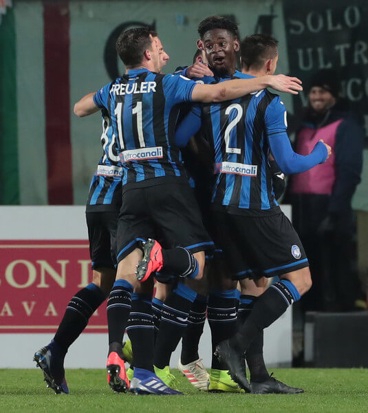 Duvan Zapata of Atalanta BC celebrates his goal with his team-mates during the Coppa Italia match between Atalanta BC and Juventus at Stadio Atleti Azzurri d'Italia on January 30, 2019 in Bergamo, Italy. (Jan. 29, 2019 - Source: Emilio Andreoli/Getty Images Europe)