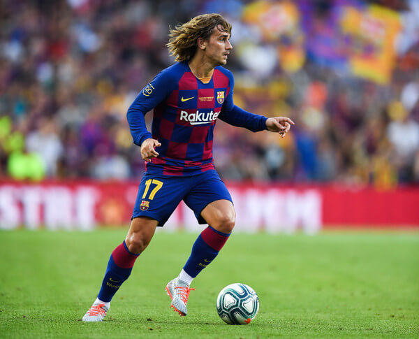 Antoine Griezmann of FC Barcelona runs with the ball during the Joan Gamper trophy friendly match between FC Barcelona and Arsenal at Nou Camp on August 04, 2019 in Barcelona, Spain. (Aug. 3, 2019 - Source: Getty Images Europe)