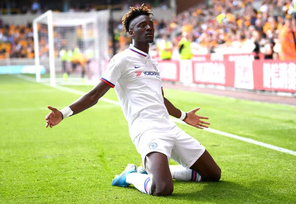 Tammy Abraham of Chelsea celebrates after scoring his team's fourth goal during the Premier League match between Wolverhampton Wanderers and Chelsea FC at Molineux on September 14, 2019 in Wolverhampton, United Kingdom. (Sept. 13, 2019 - Source: Getty Images Europe)