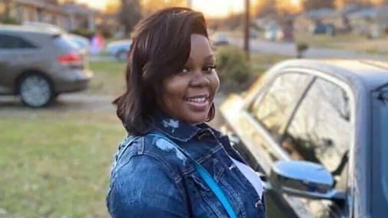 201029192002-breonna-taylor-photo.jpg