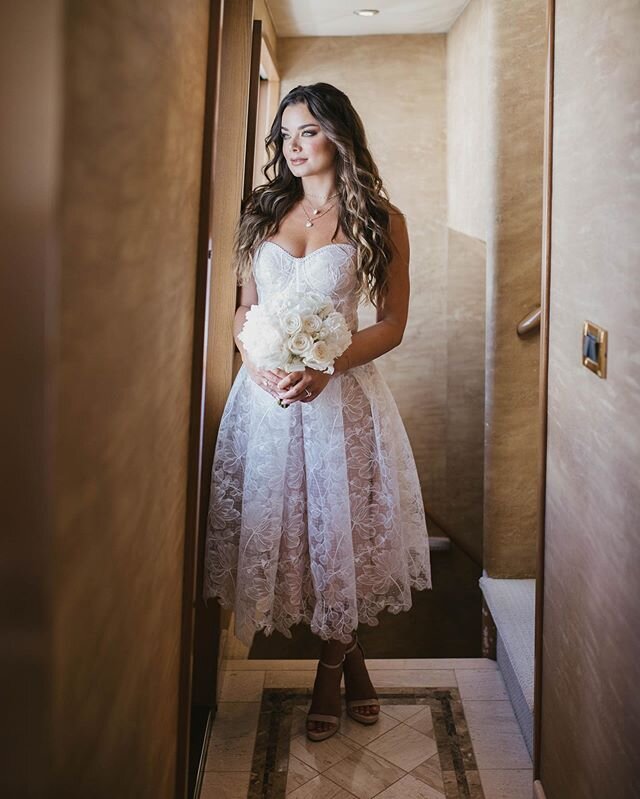 Say hello to the most beautiful bride @dessiemitcheson @nadinemerabi