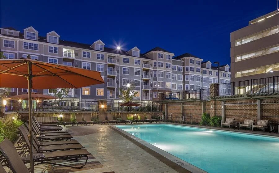 avalon-hackensack-at-riverside-hackensack-nj-pool.jpg
