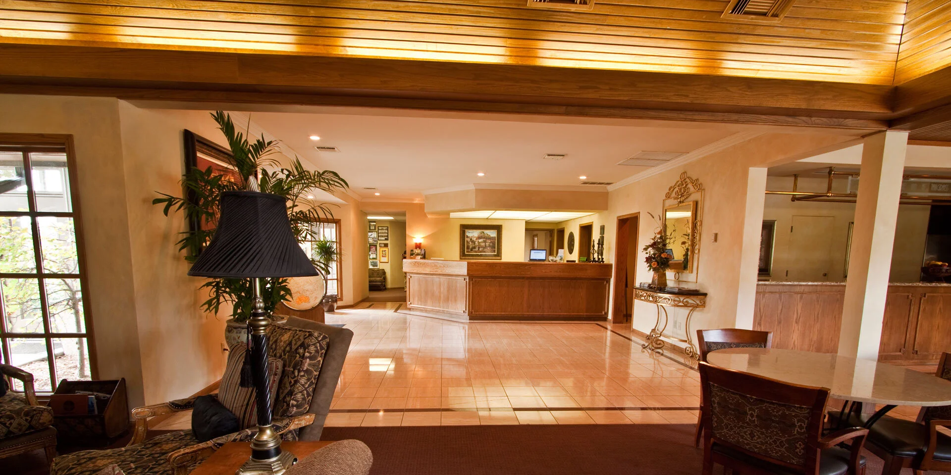 hotel.frontdesk.jpg
