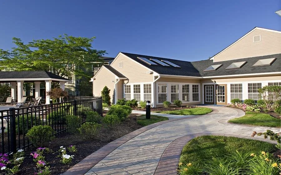 avalon-princeton-junction-west-windsor-nj-courtyard-and-grounds.jpg