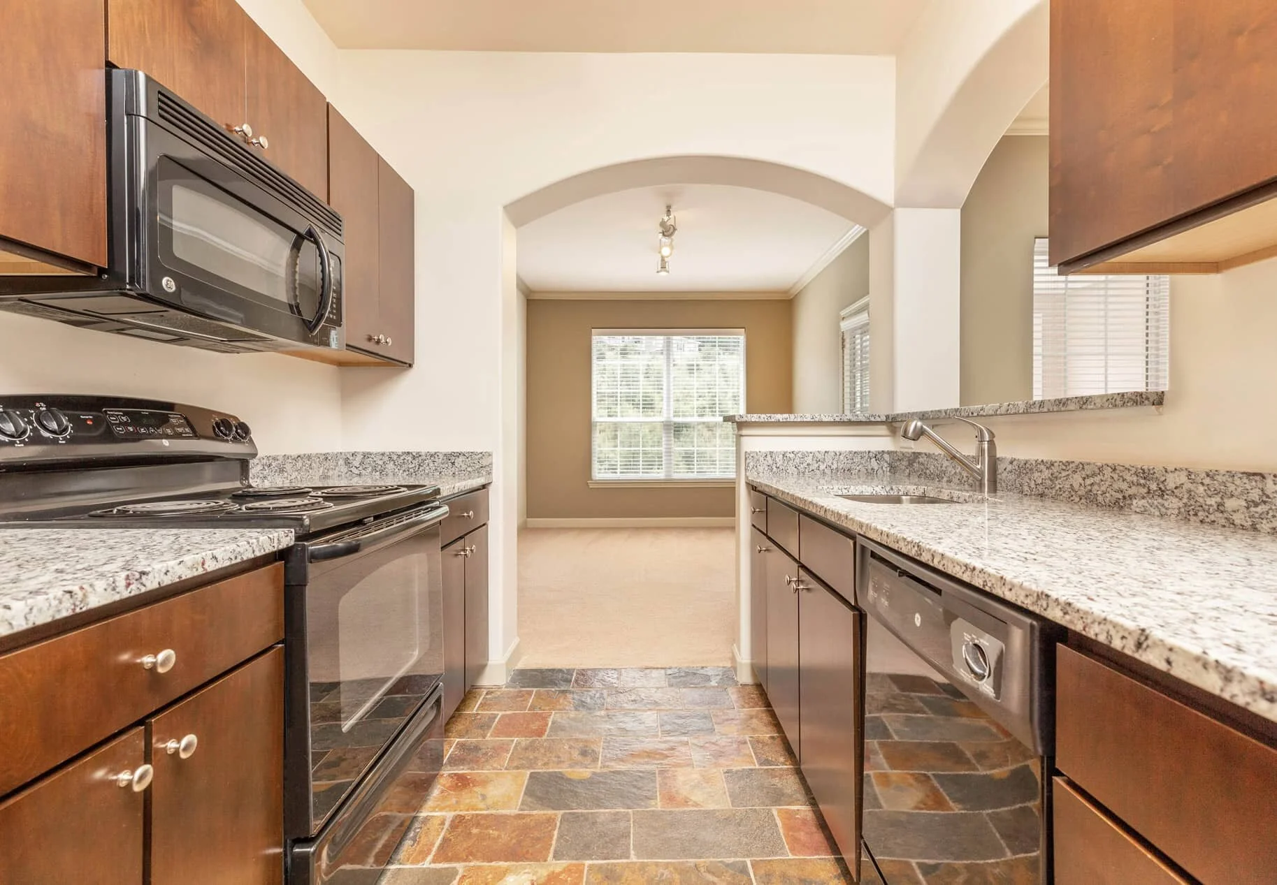 apartmentriver_lodgeatamespond_unit637_b2c_2018_kit2_bj.jpg