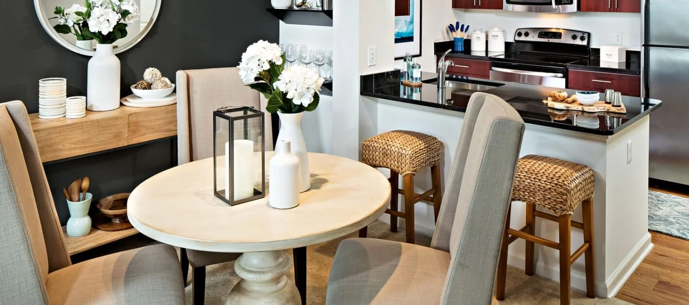 2822812_909CapYards_Int_ModelDiningArea_Sep2015-1416x628.jpg