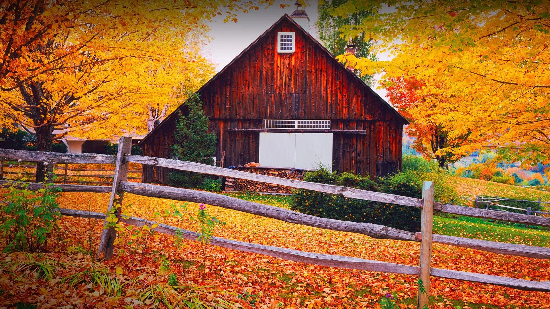 Autumn-country-side-in-the-hills-above-Woodstock-Vermont-.jpg