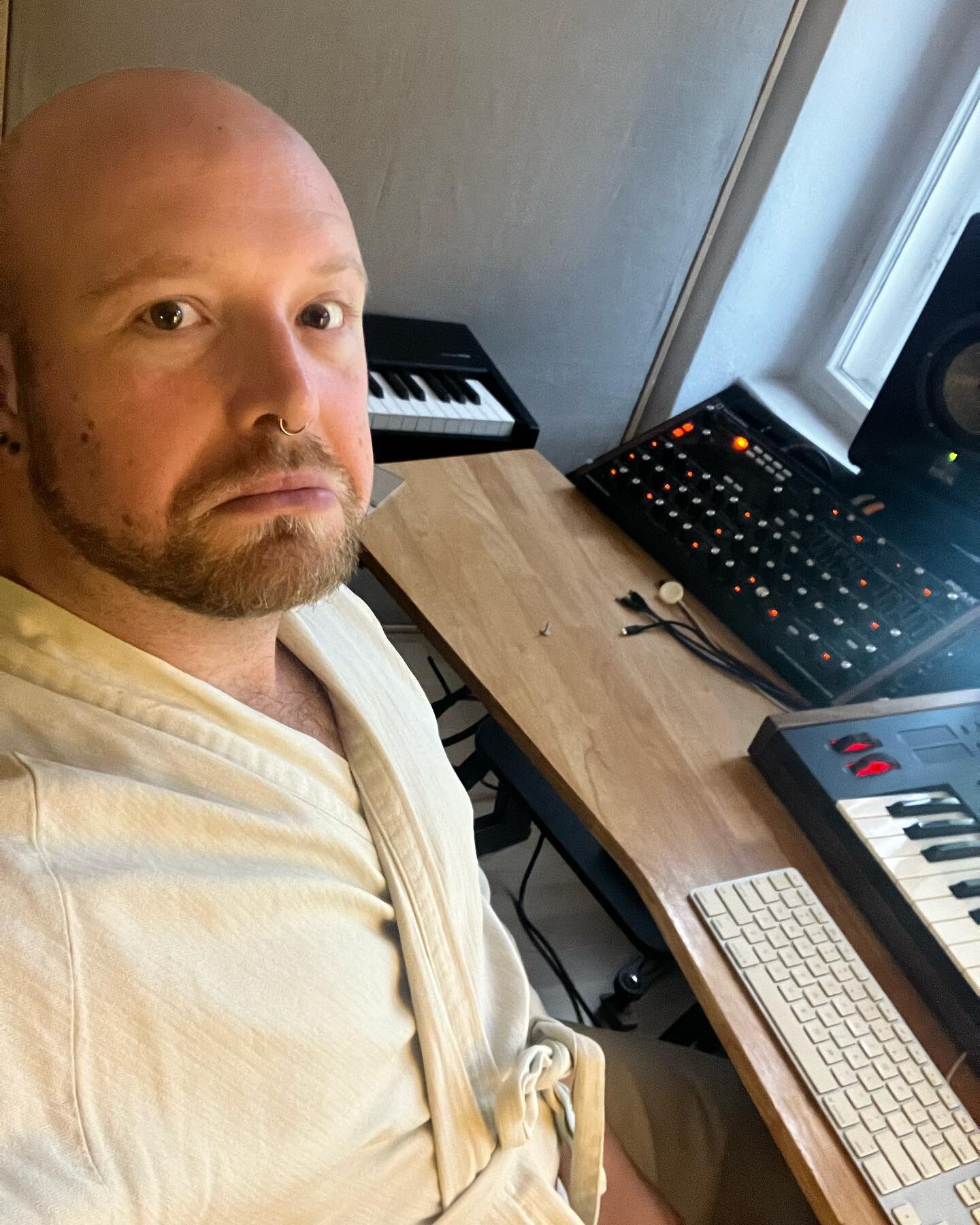 After a brief trip back to Aotearoa to do very needy technical engineering things, I&rsquo;m back in Berlin and working on shows and new material for 2024.

Finishing setting up a new studio space in the delightful Bergmannkiez, Kreuzberg.

#studio #