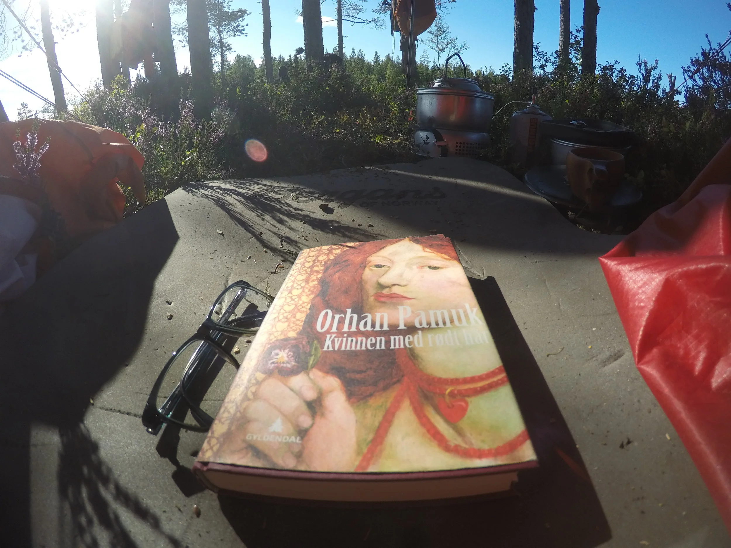 Coffee and intelectual input before paddling back home.