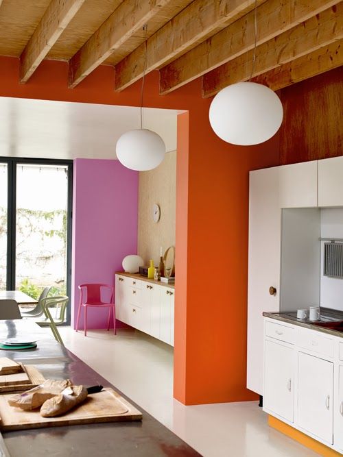 Via H itta Hem Because pink + orange (and pink + red!) is a fun, unexpected match-made-in-heaven that I'll never tire of. The energy level in each is high , and when paired with bright white and light birch , these two lovebirds shine while not outshining the other ☝🏼