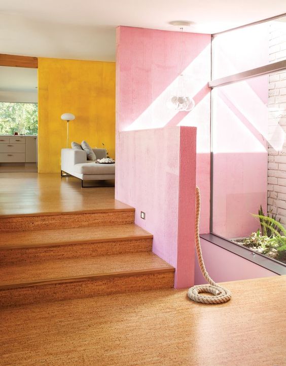 Via MyDomaine Because the intensity of the hues are perfectly matched , and the pink/yellow combo set in a casual atmosphere remind me of sunny beaches and all that's good in the world ☝🏼