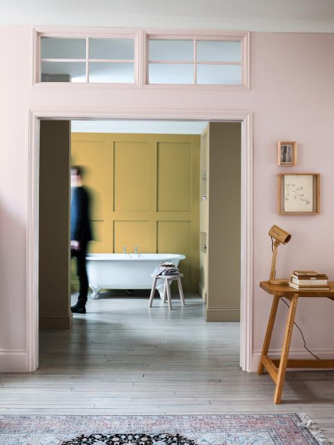 Via Nordsjö Sverige Because this muted play on the typical gold + pink palette is far from basic . The murky shade of yellow takes this look from girly and glam to sophisticated and worldly ☝🏼