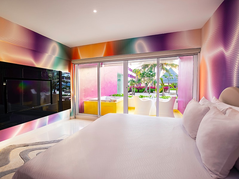 67_gal_tmp_hab-plush-jacuzzi.jpg