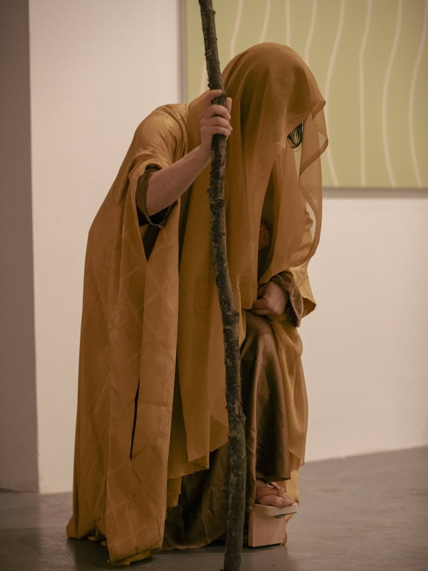 OFFERING
AFTER NATURE
@propositionstudios
17.01.2026

A 15-minute reflection on land art as presence.

Grounded in the present moment, the work honours the environments that shape us and the living ancestral worlds we move through.
Mountain memory.
R