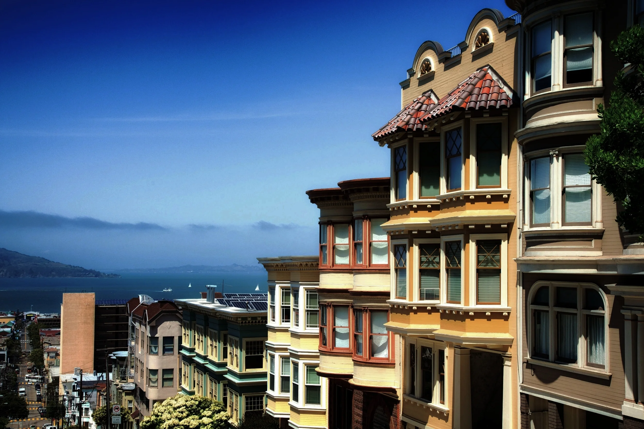 Colorful-San-Francisco-building-tops-with-Bay-Sunny-day-626291862_3869x2579 (1).jpeg