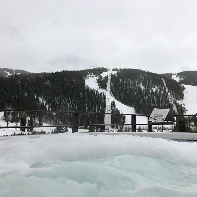 Day 35 - @keystone_resort. Nothing like a nice soak in an outdoor tub after a long day of riding. #ski #skiing #snowboarding #snowboard #apresski