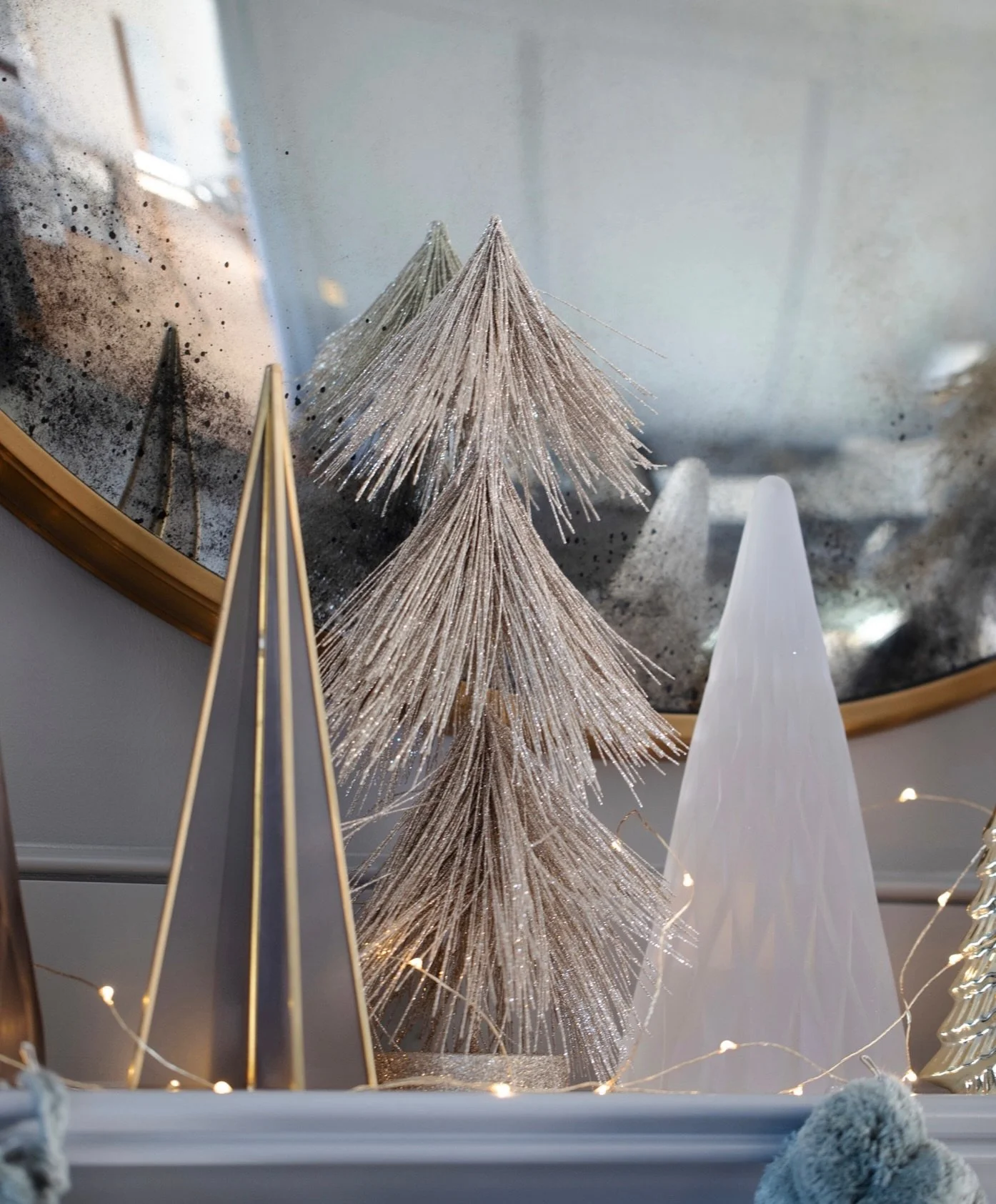 Feeling festive with @reneegaddisinteriors. 🎄🩶