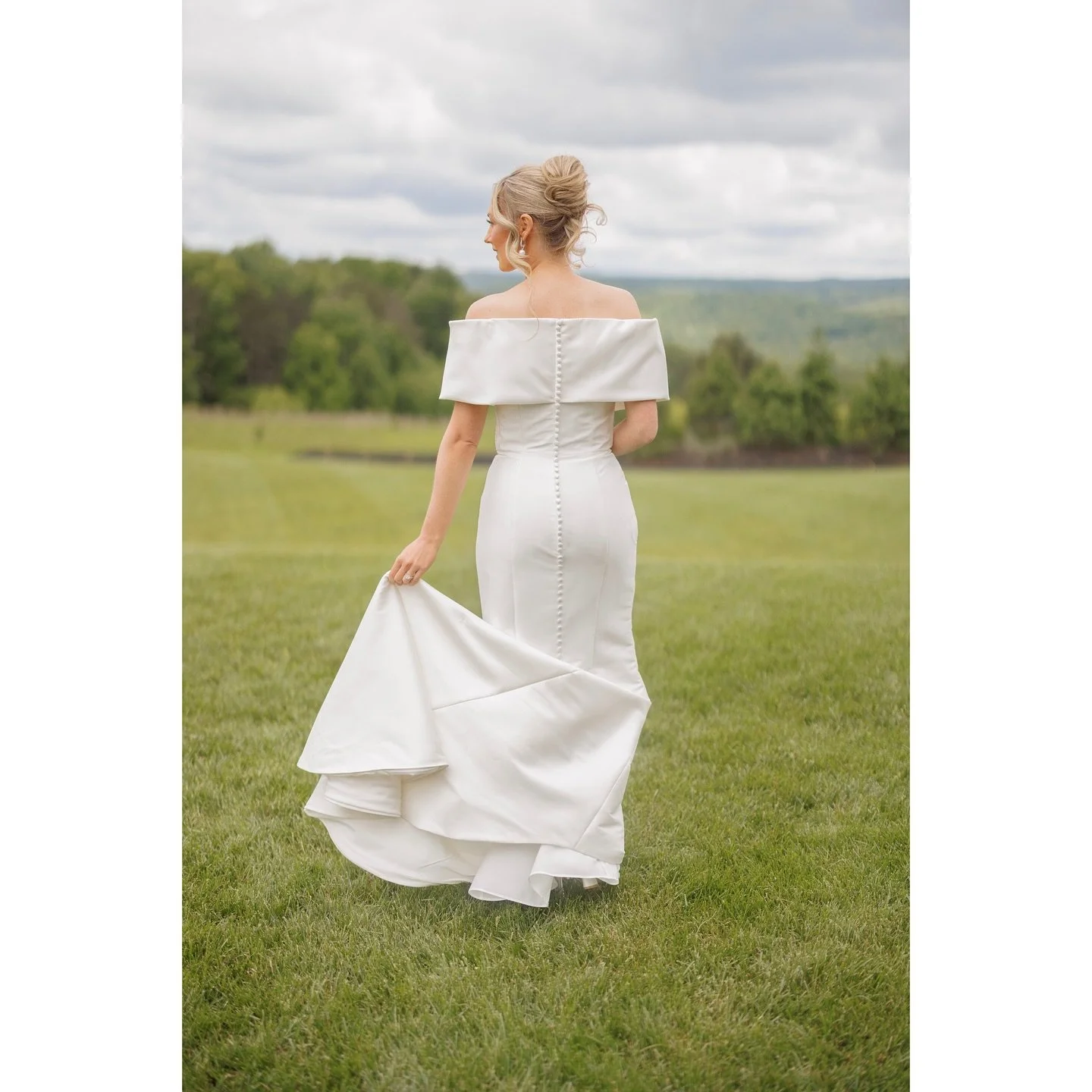A bride as graceful and striking as the hills she walked upon&hellip;
@kaylaastockdale