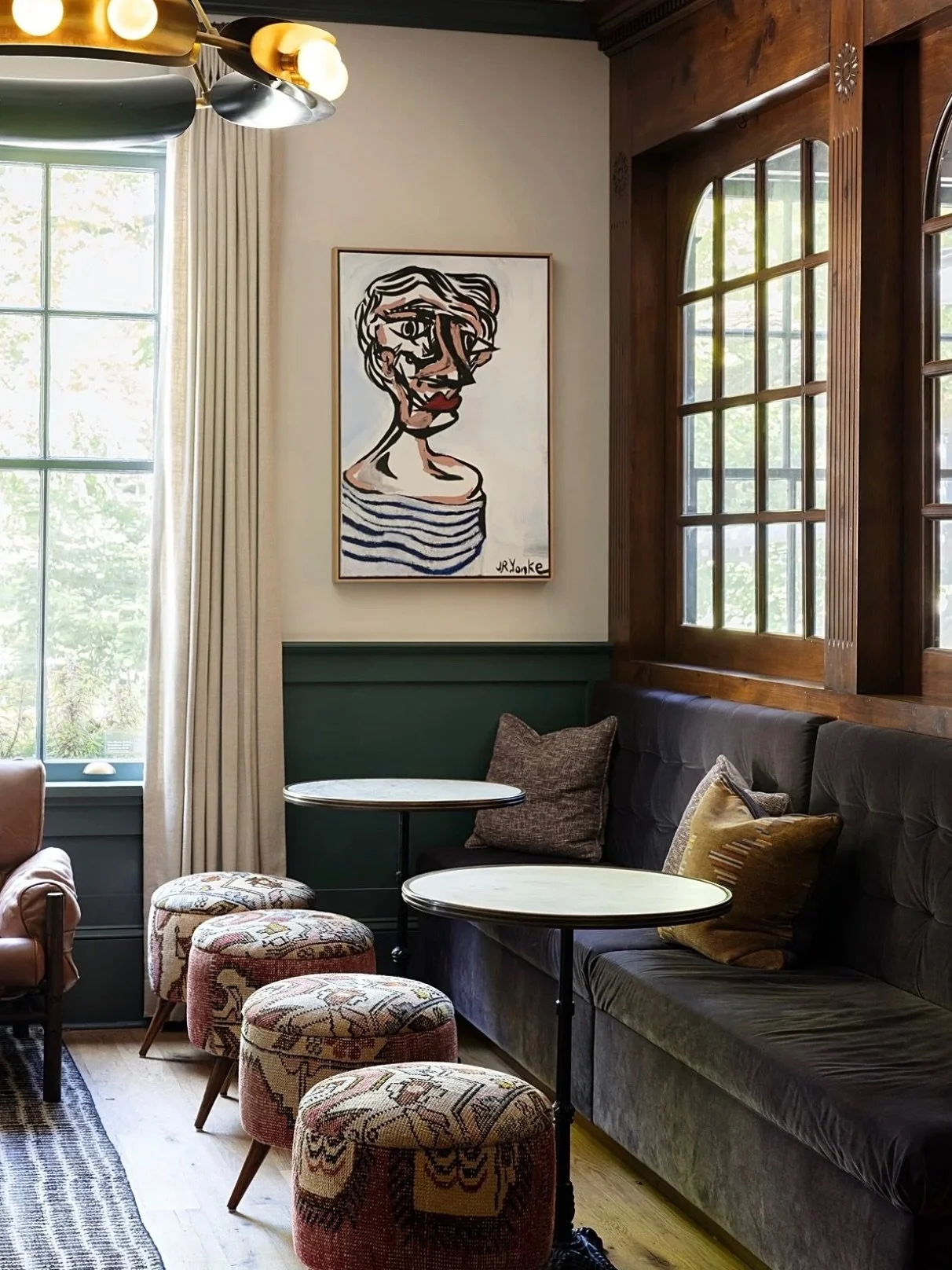 Downtown super star 💫 The Lobby Bar at @allenstreetgrill, @hotelstatecollege. AKA &ldquo;the cool kid&rdquo; (in my mind anyway!) Sexy interior design by @jhendricksoninteriors. Love that the existing tile wall was incorporated into the design durin