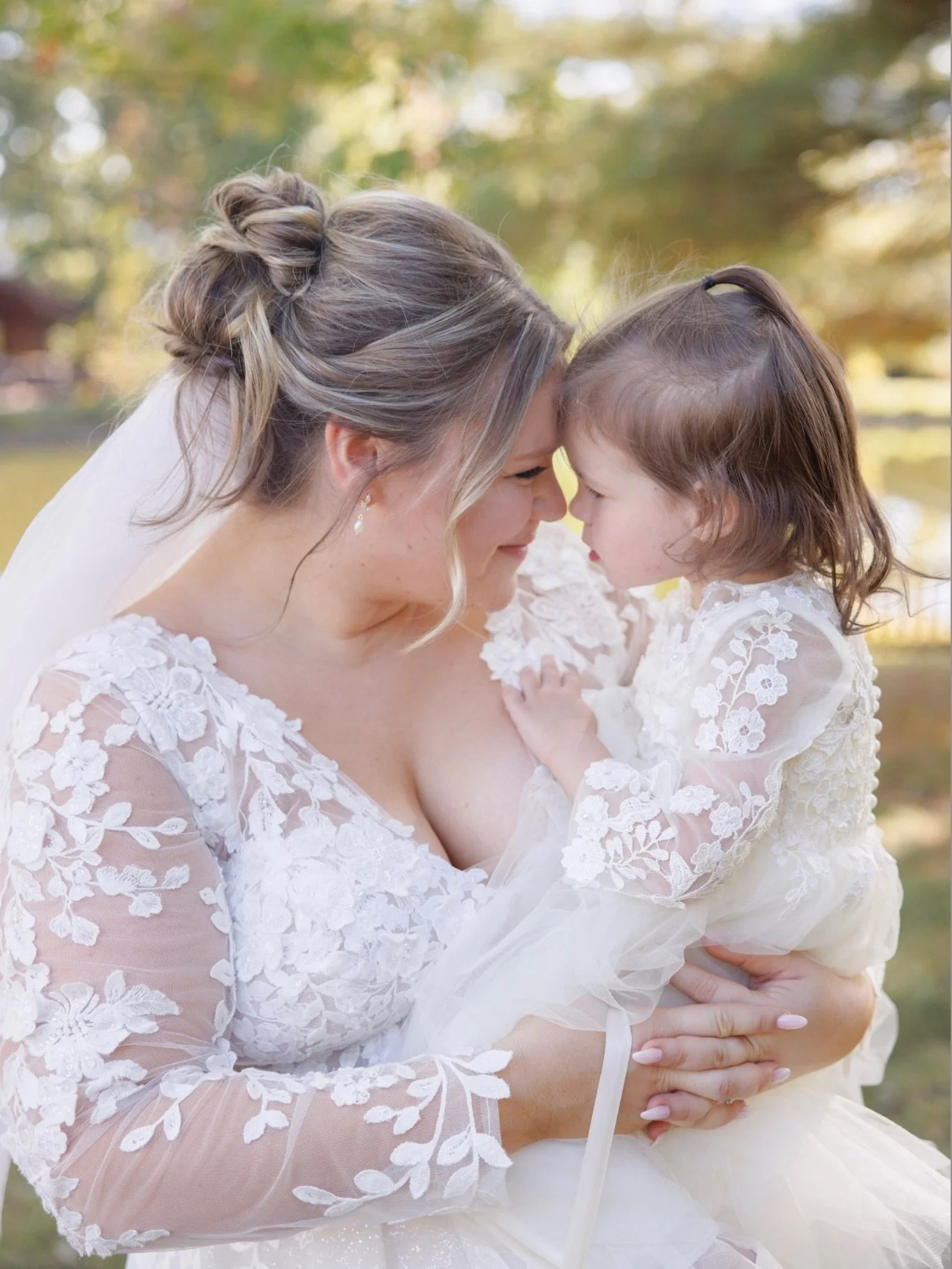 Stepping into the new year with that &ldquo;just married&rdquo; glow. A few lovely details and love-filled moments from Jenna and Tyler&rsquo;s wedding day. 💕