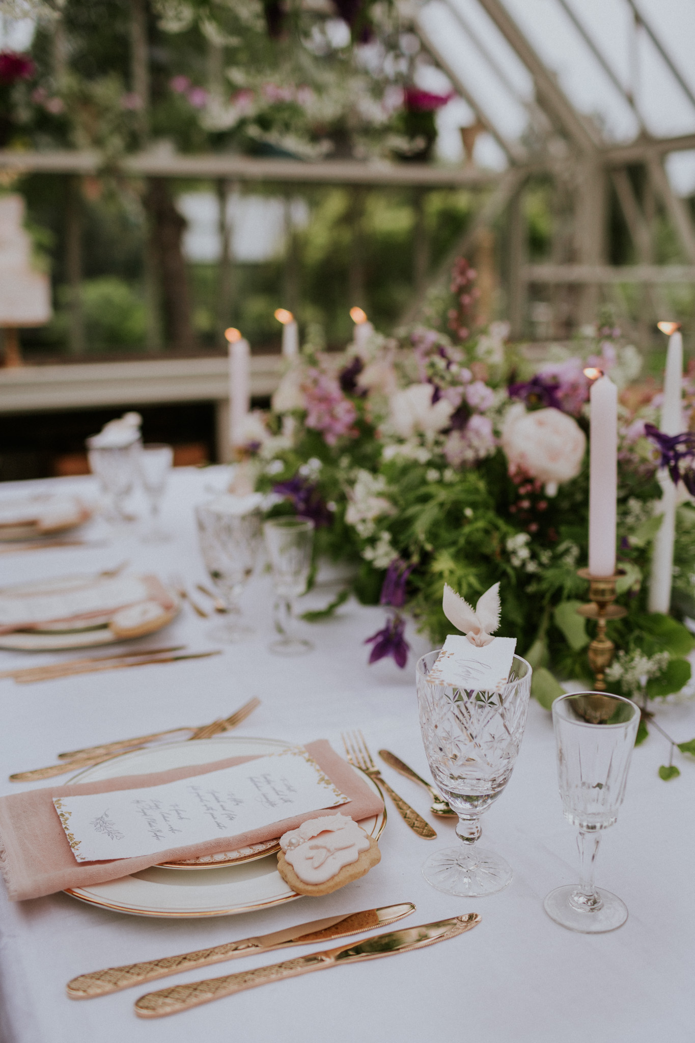 The florals were brought in as a centrepiece, surrounded by thoughtfully designed stationery, wedding favour biscuits and botanically dyed linen.